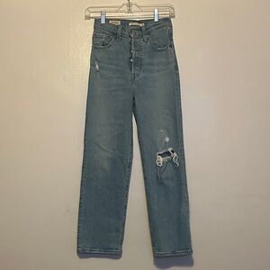 Levi's Women's Light Blue Ribcage Straight Leg Jeans